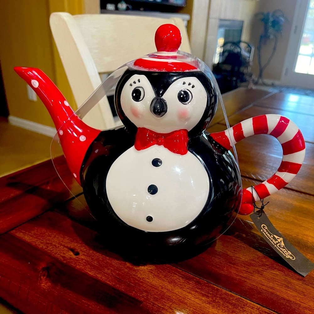 🫖NEW-Johanna Parker Whimsical Carnival Cottage Ceramic PENGUIN Christmas TEAPOT